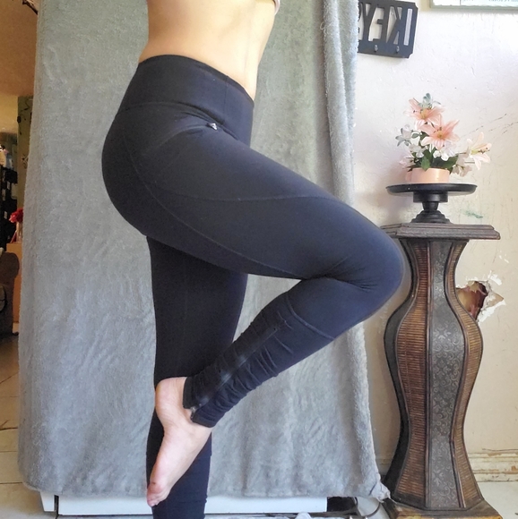 VGUC,lululemon ruuched insight tight zipper ankle - Picture 13 of 16